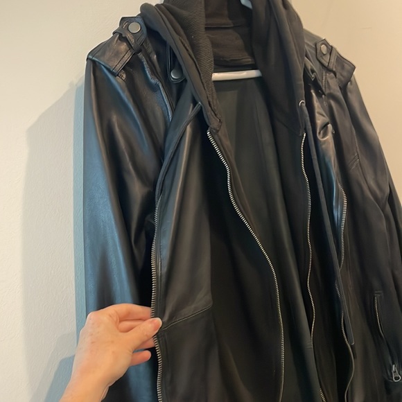 LIKE NEW Men’s Genuine Leather Moto Jacket with Removable Hood by Jakett - Picture 2 of 11